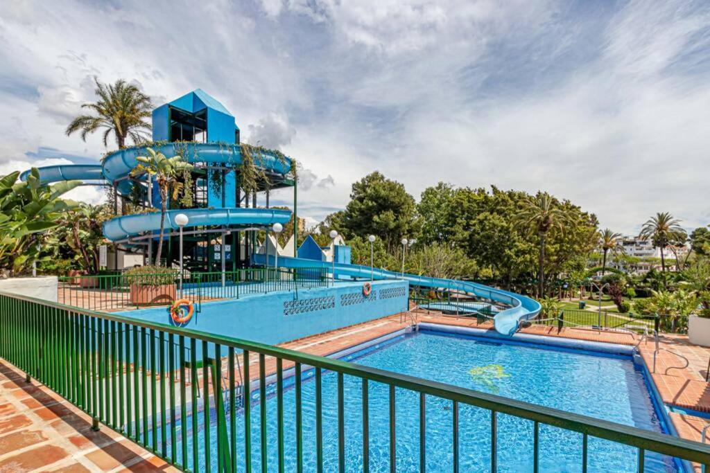 797 Holiday Rentals- Precioso Piso Con Vistas Al Jardin En Benalbeach بينالماذينا المظهر الخارجي الصورة