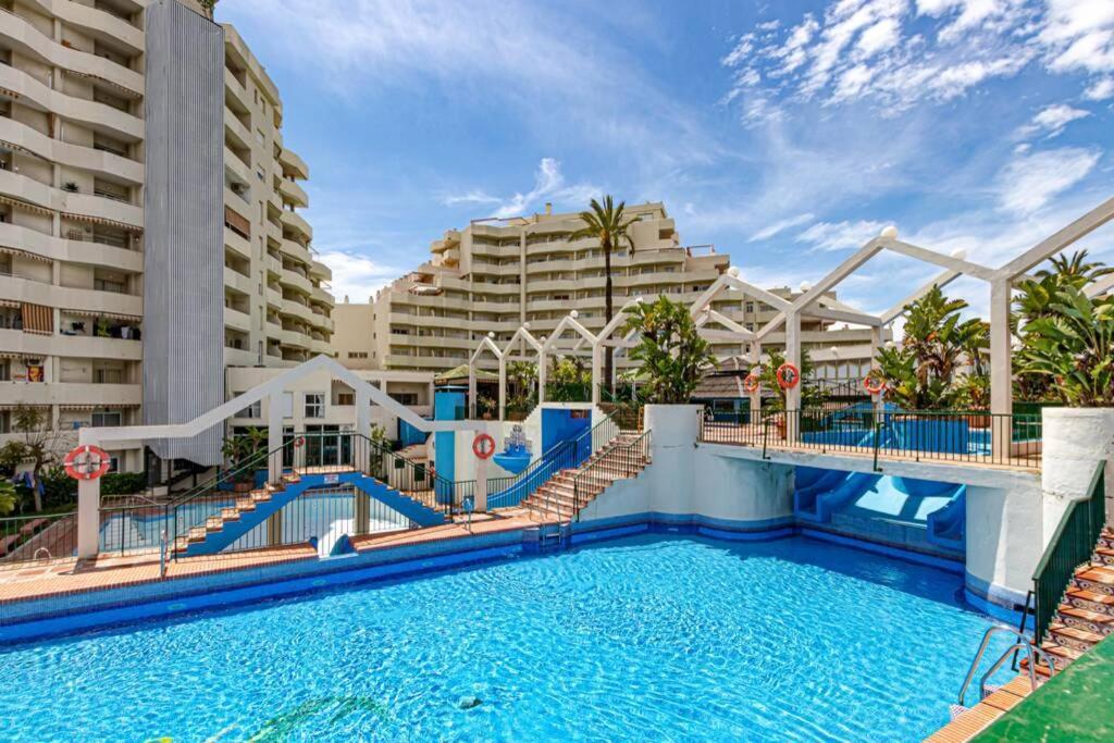 797 Holiday Rentals- Precioso Piso Con Vistas Al Jardin En Benalbeach بينالماذينا المظهر الخارجي الصورة