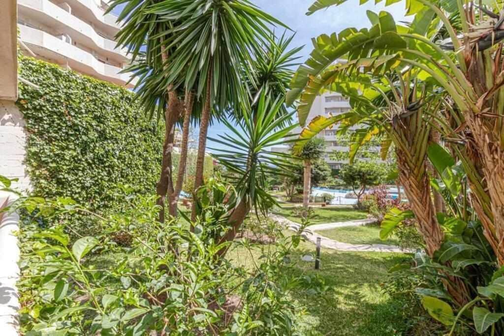 797 Holiday Rentals- Precioso Piso Con Vistas Al Jardin En Benalbeach بينالماذينا المظهر الخارجي الصورة