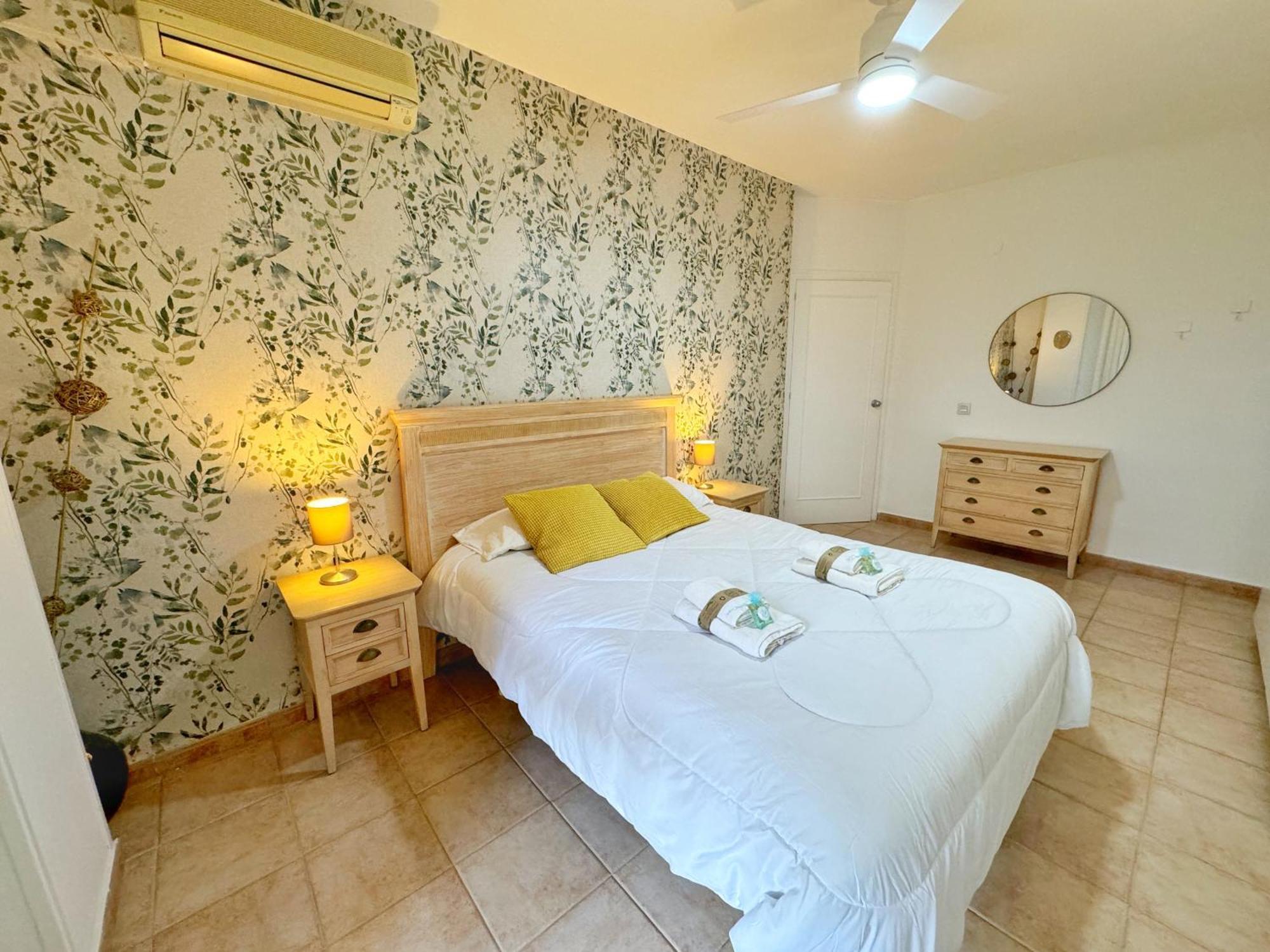797 Holiday Rentals- Precioso Piso Con Vistas Al Jardin En Benalbeach بينالماذينا المظهر الخارجي الصورة
