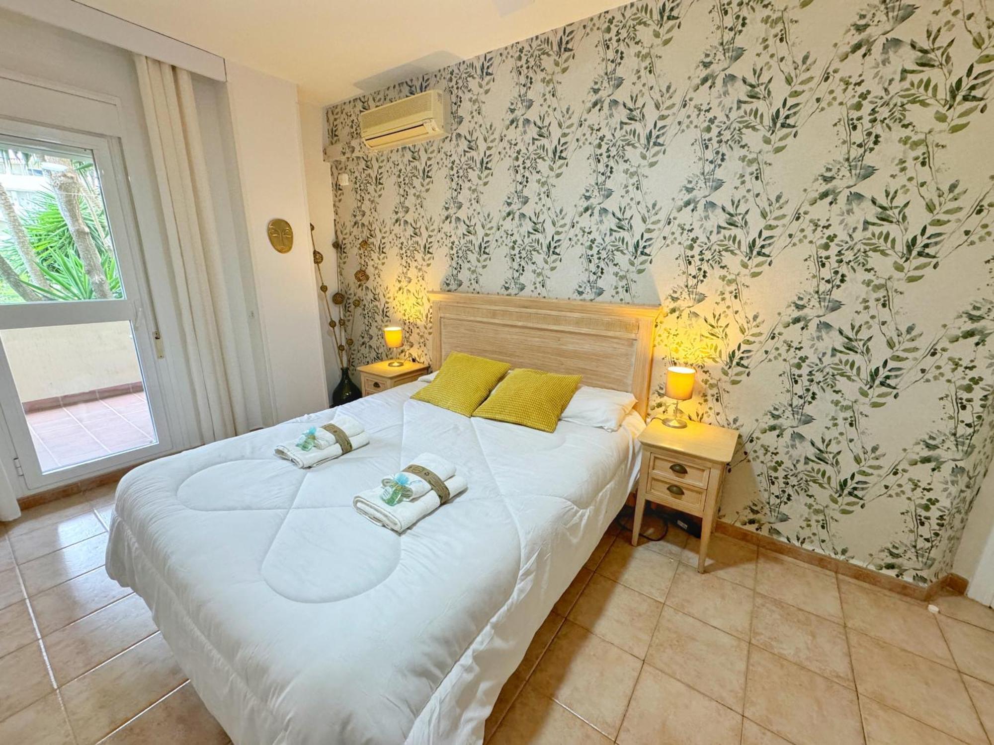 797 Holiday Rentals- Precioso Piso Con Vistas Al Jardin En Benalbeach بينالماذينا المظهر الخارجي الصورة